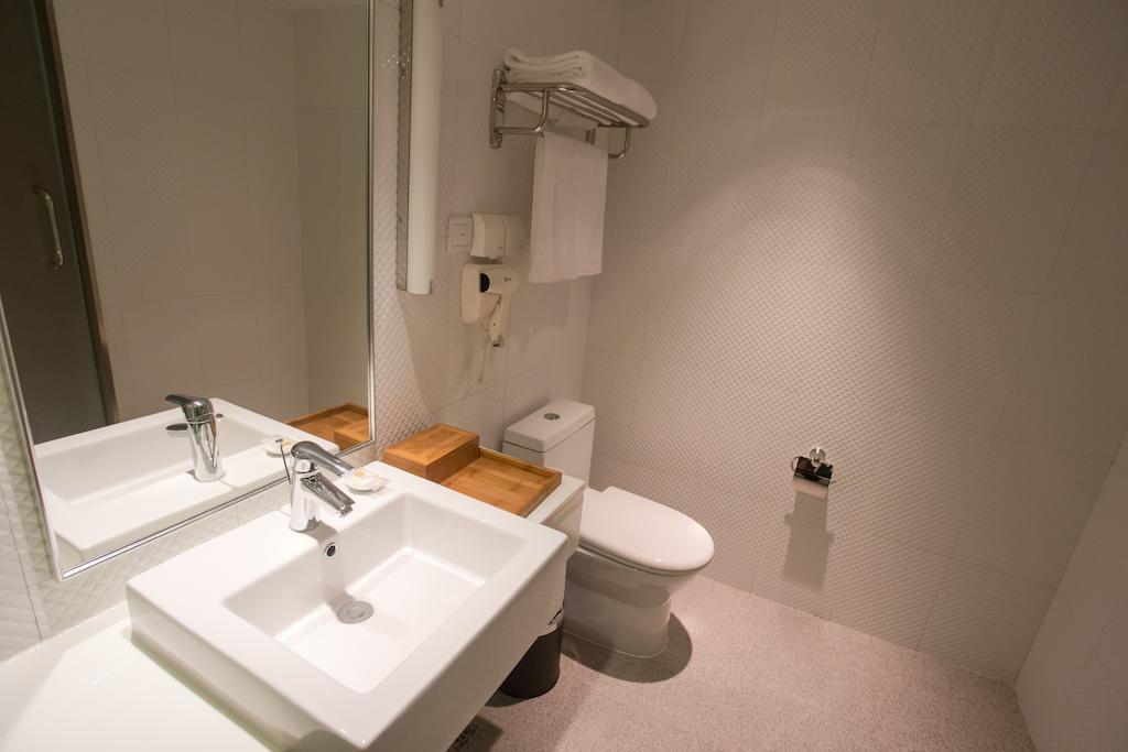 JI Hotel Shanghai Railway Station West Tianmu Road Bagian luar foto
